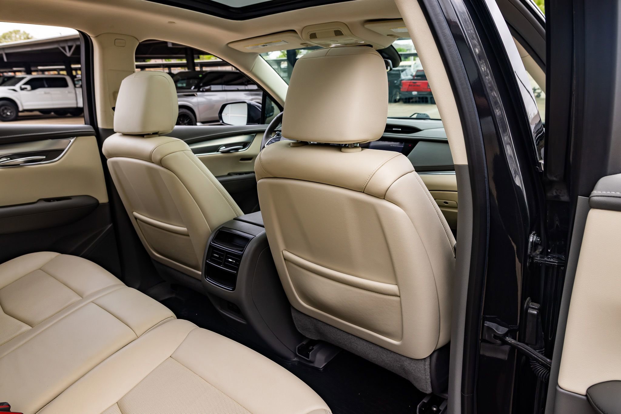 Used 2020 Cadillac XT5 Premium Luxury w/ LPO, Floor Liner Package image 27