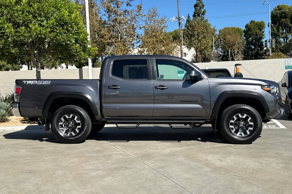 Used 2022 Toyota Tacoma TRD Off-Road AWD/4WD image 7