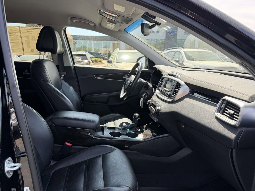 Used 2016 Kia Sorento EX image 12