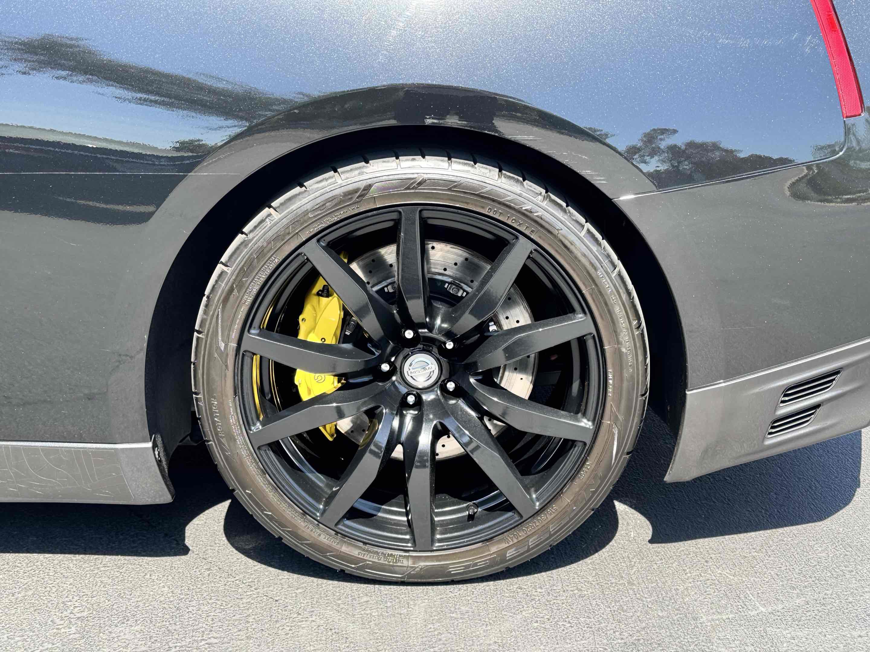Used 2014 Nissan GT-R Premium w/ Premium Interior Package AWD/4WD image 14