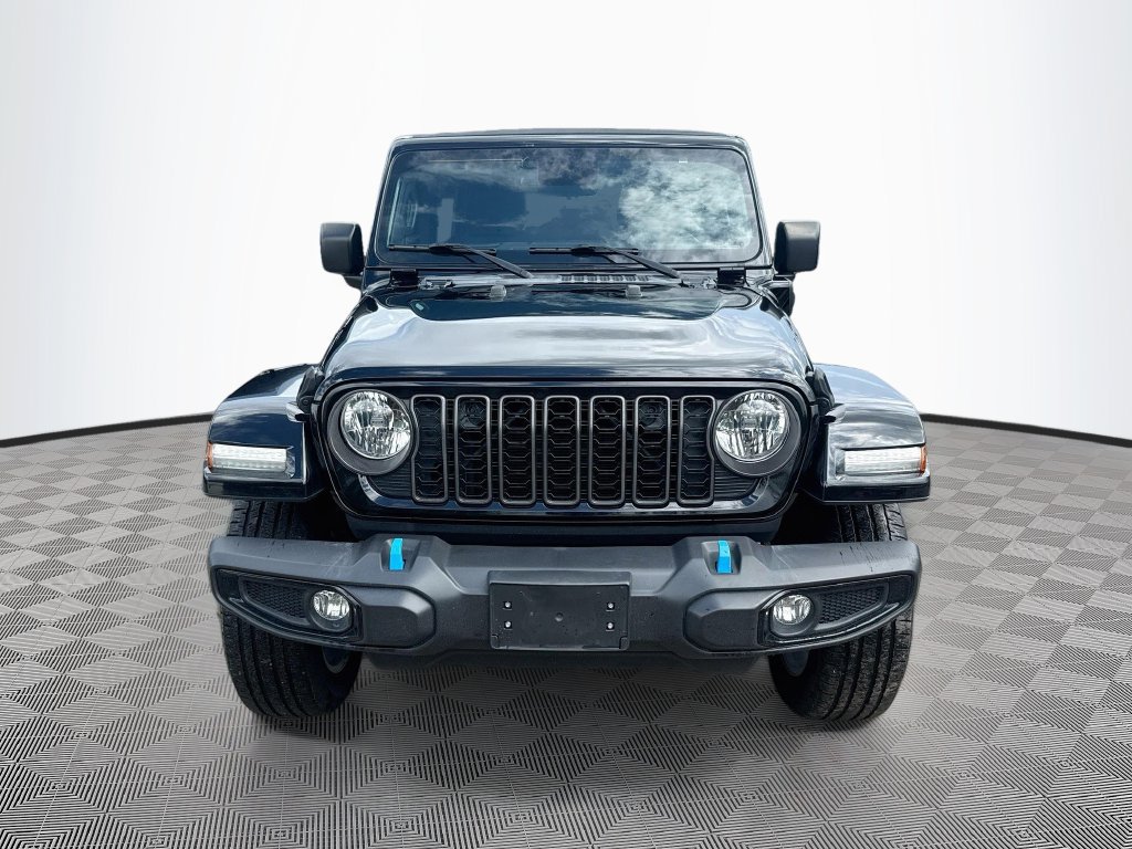 Used 2024 Jeep Wrangler Unlimited w/ Convenience Group AWD/4WD image 2
