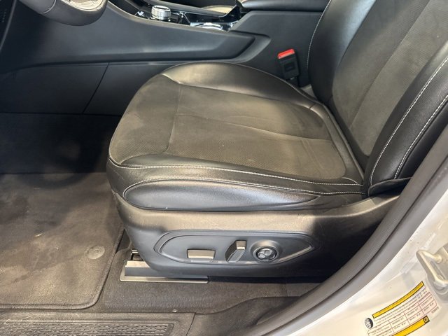 Used 2023 Jeep Grand Cherokee Altitude image 8