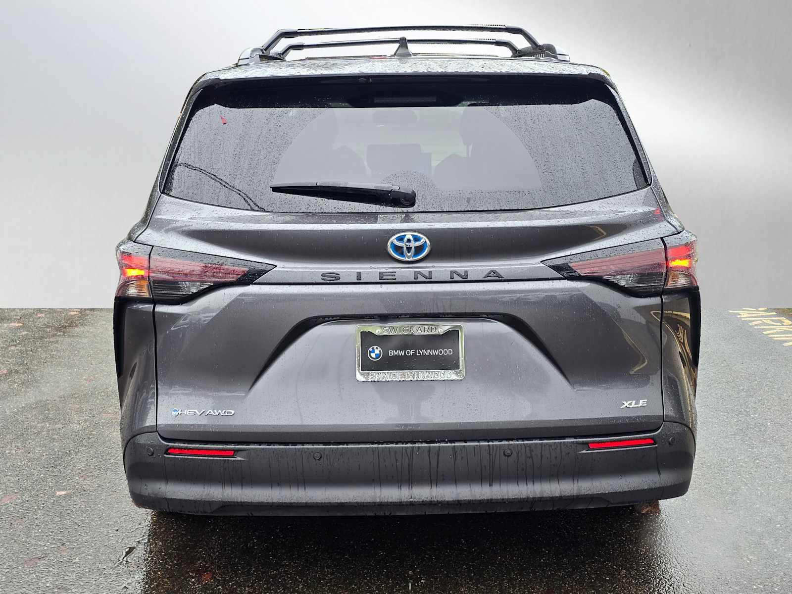 Used 2025 Toyota Sienna XLE image 4