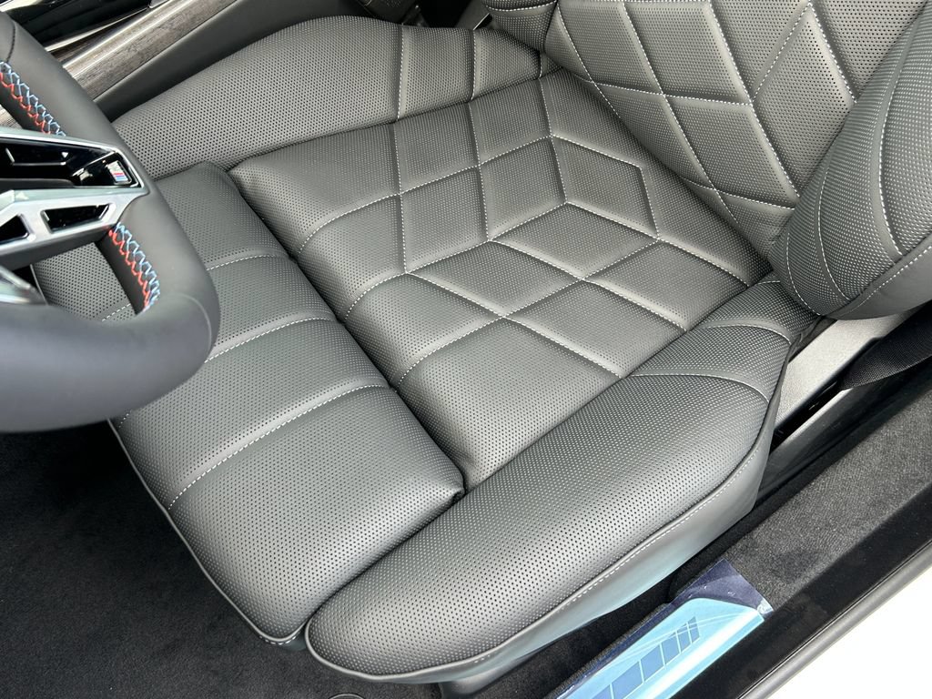 New 2026 BMW i7 M70 w/ Executive Package AWD/4WD image 15