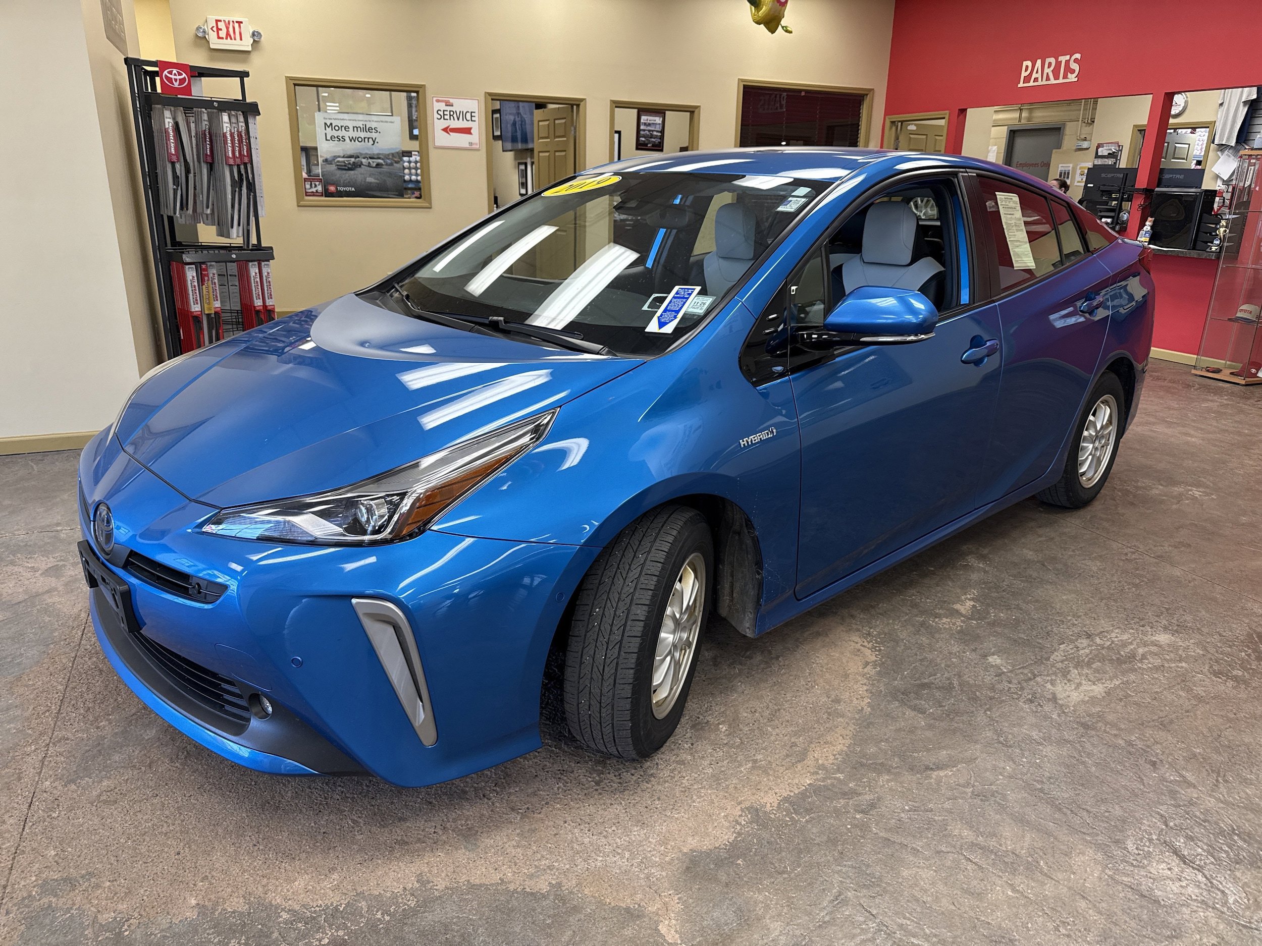 Used 2019 Toyota Prius XLE AWD/4WD image 3