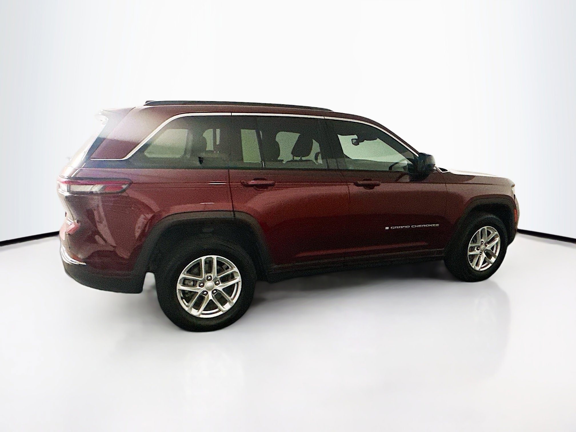 Used 2024 Jeep Grand Cherokee Laredo X image 10