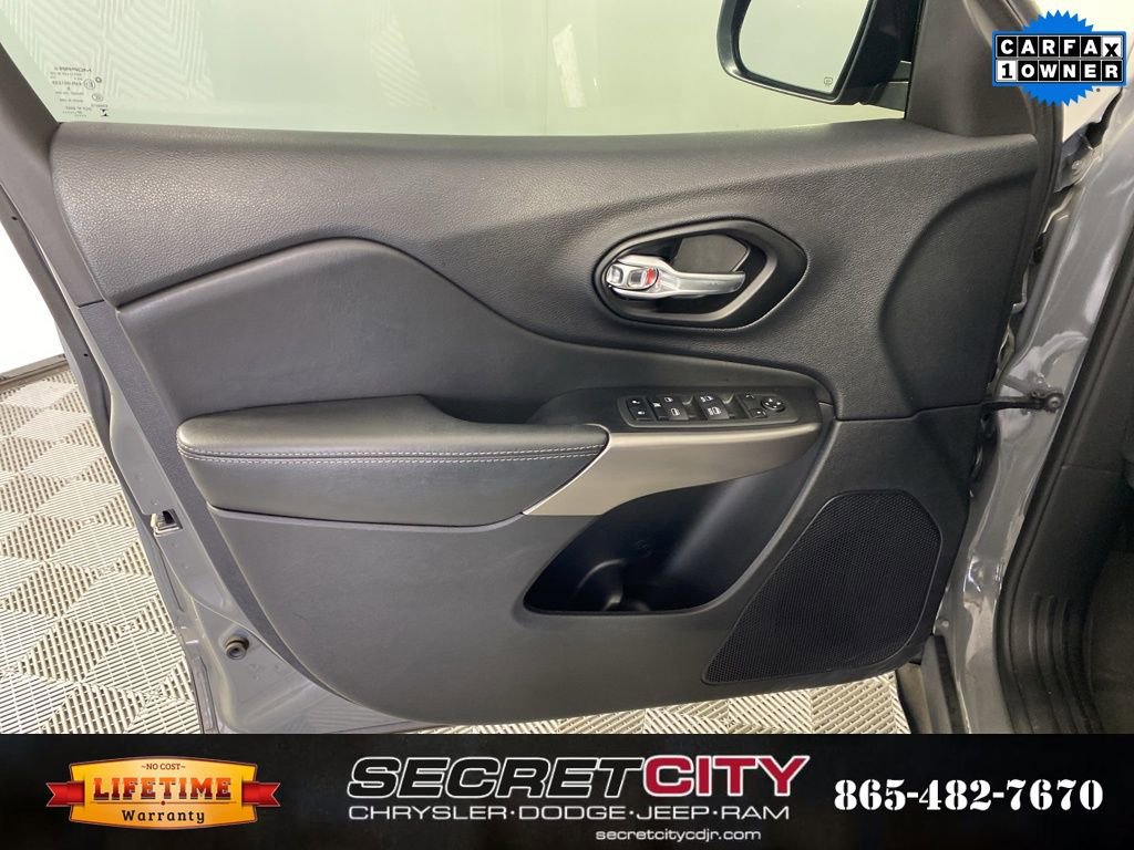 Used 2022 Jeep Cherokee Latitude Lux w/ Sun & Sound Group image 12