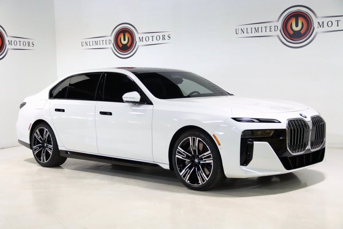 Used 2023 BMW 760i xDrive AWD/4WD image 2