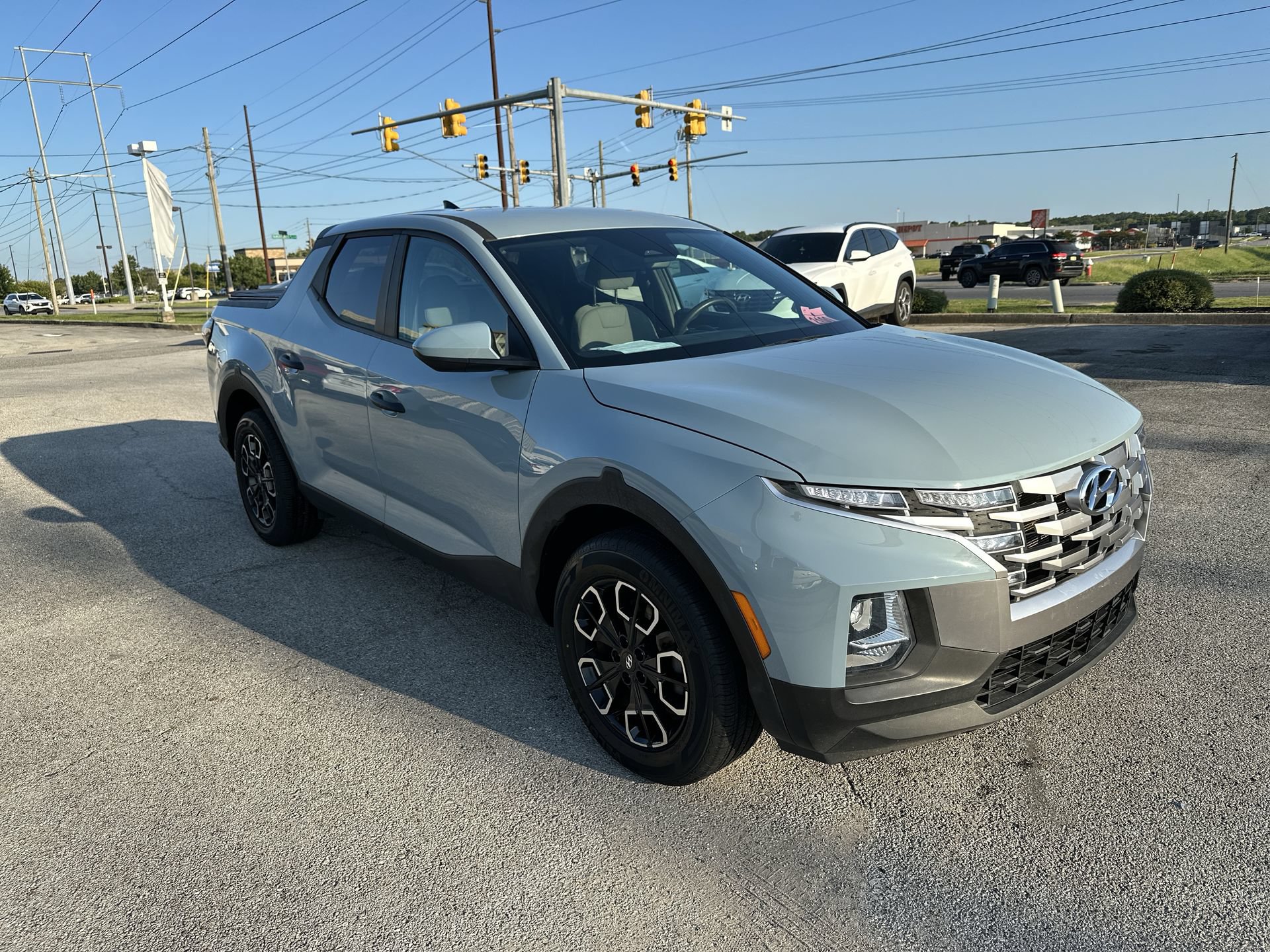 Used 2022 Hyundai Santa Cruz SE FWD image 2