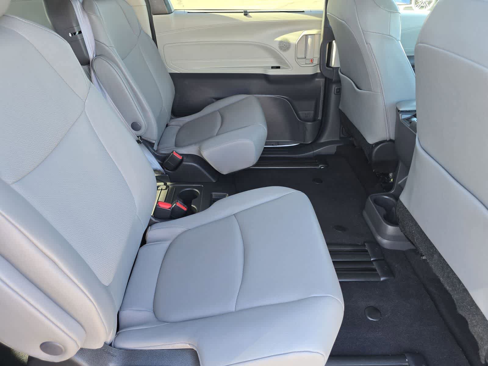 Used 2024 Toyota Sienna XLE image 14