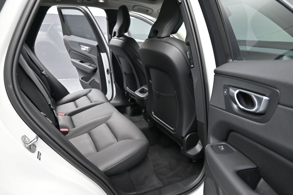 Used 2025 Volvo XC60 B5 Plus w/ Climate Package AWD/4WD image 13