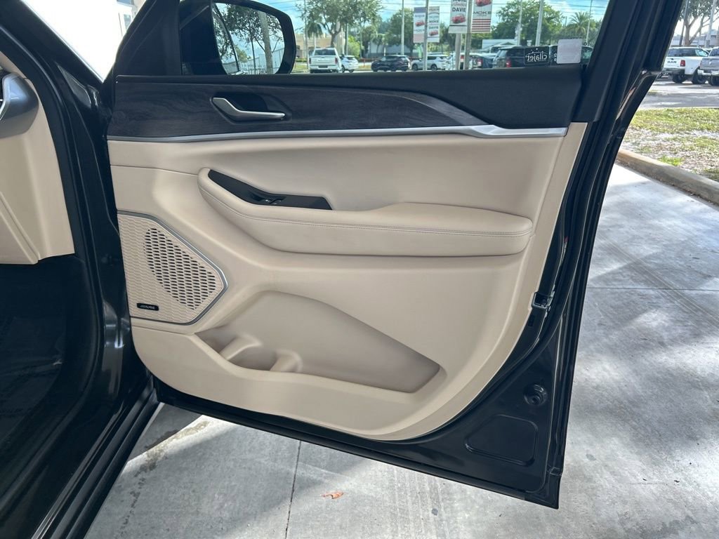 Used 2022 Jeep Grand Cherokee L Limited image 24