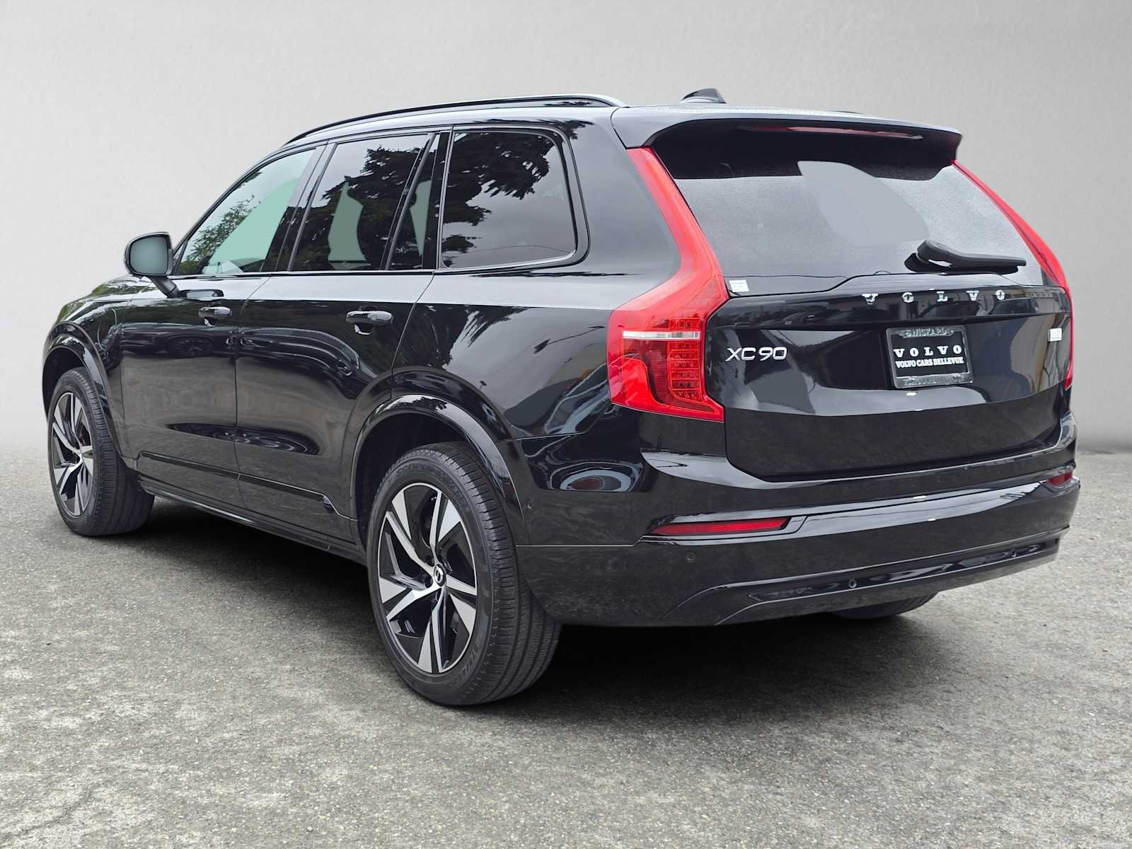 Certified 2023 Volvo XC90 T8 Plus AWD/4WD image 6