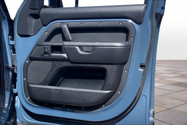 Used 2025 Land Rover Defender 110 X-Dynamic SE image 27