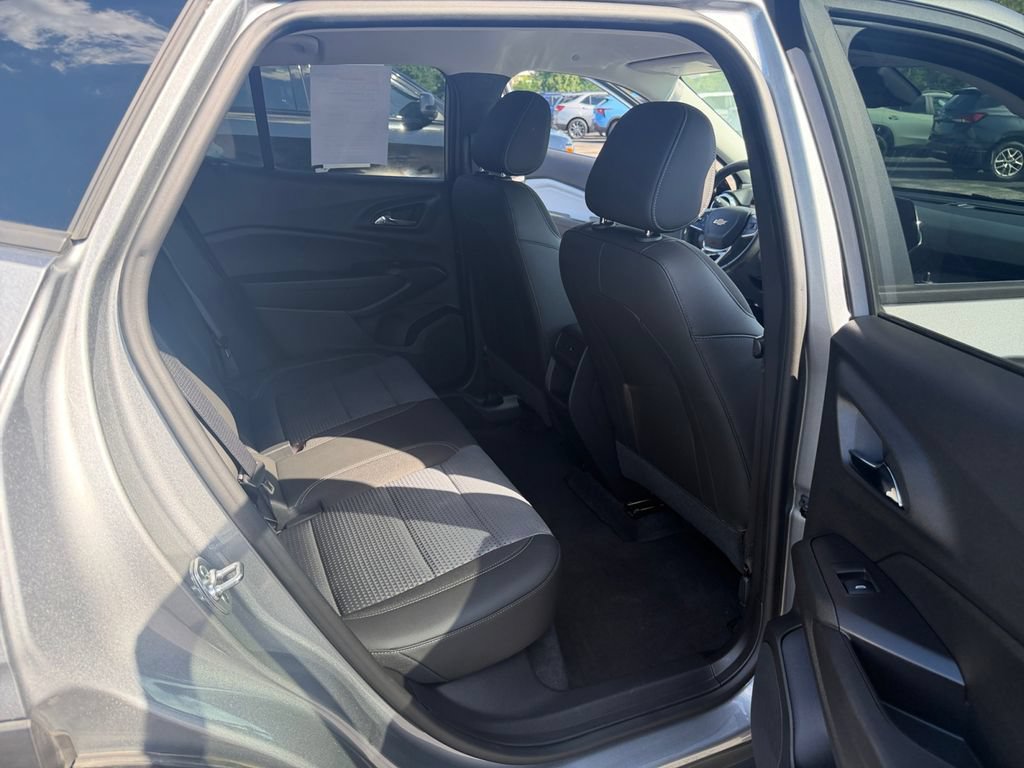 Used 2025 Chevrolet Trax LT w/ Driver Confidence Package FWD image 27