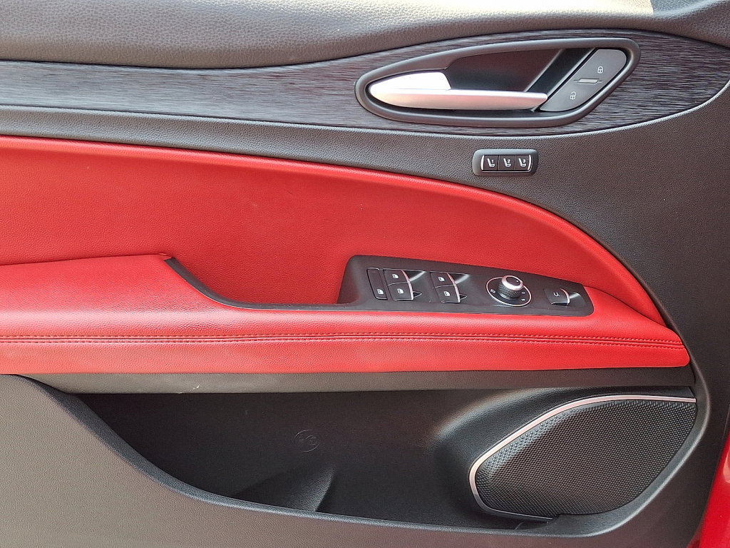 Used 2020 Alfa Romeo Stelvio image 23