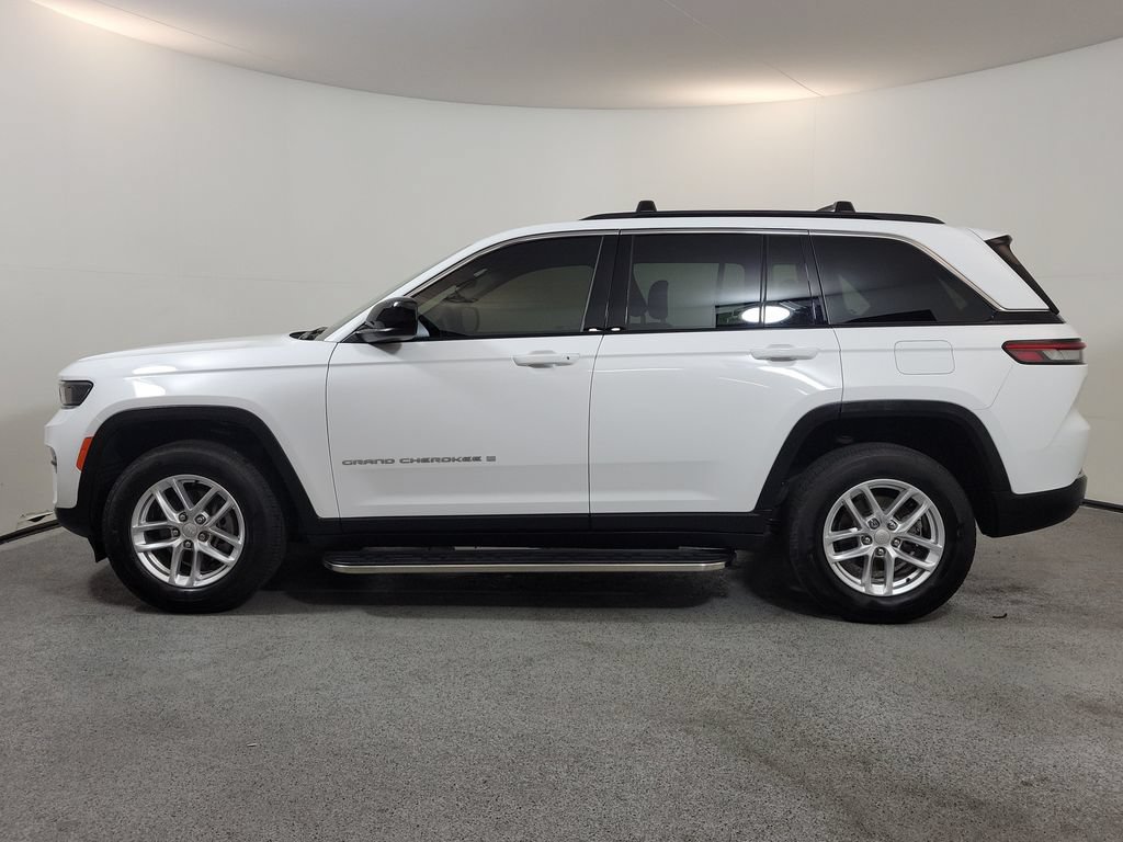 Used 2024 Jeep Grand Cherokee Laredo X w/ Trailer Tow Package RWD image 4