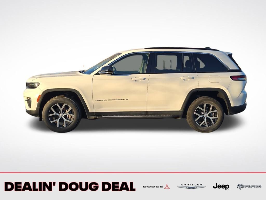 Used 2025 Jeep Grand Cherokee Limited w/ Trailer Tow Package image 2