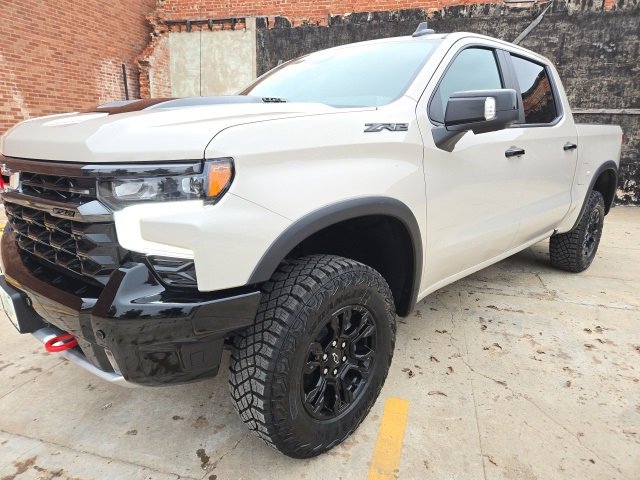 New 2026 Chevrolet Silverado 1500 ZR2 w/ LPO, Dark Essentials Package