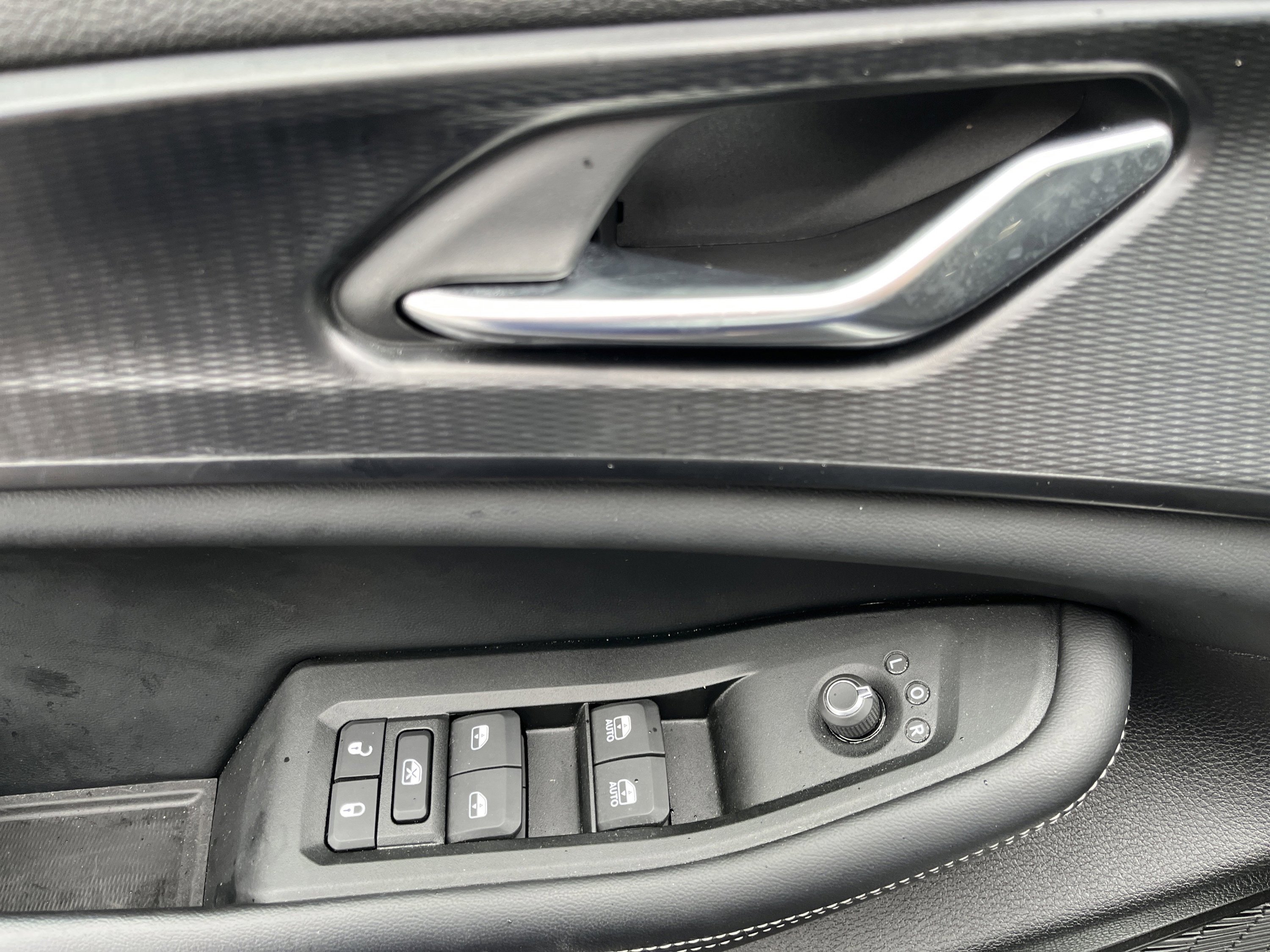 Used 2024 Jeep Grand Cherokee L Laredo w/ Luxury Tech Group I image 18