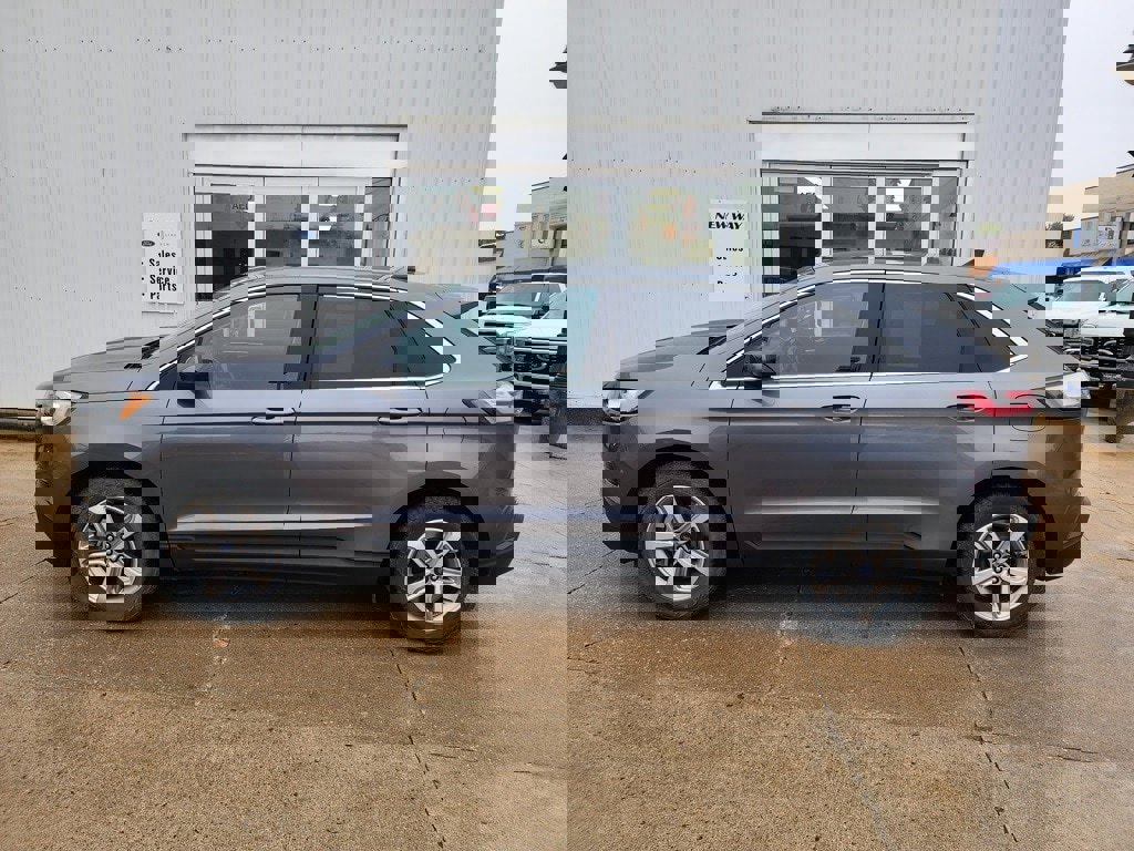 Used 2022 Ford Edge SEL w/ Convenience Package image 2