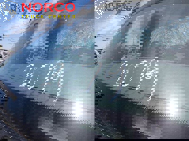 Used 2004 Ford F450 XL image 2