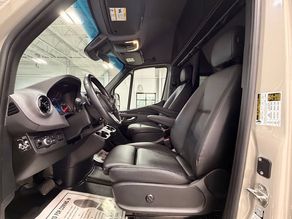 Used 2022 Mercedes-Benz Sprinter 2500 image 28