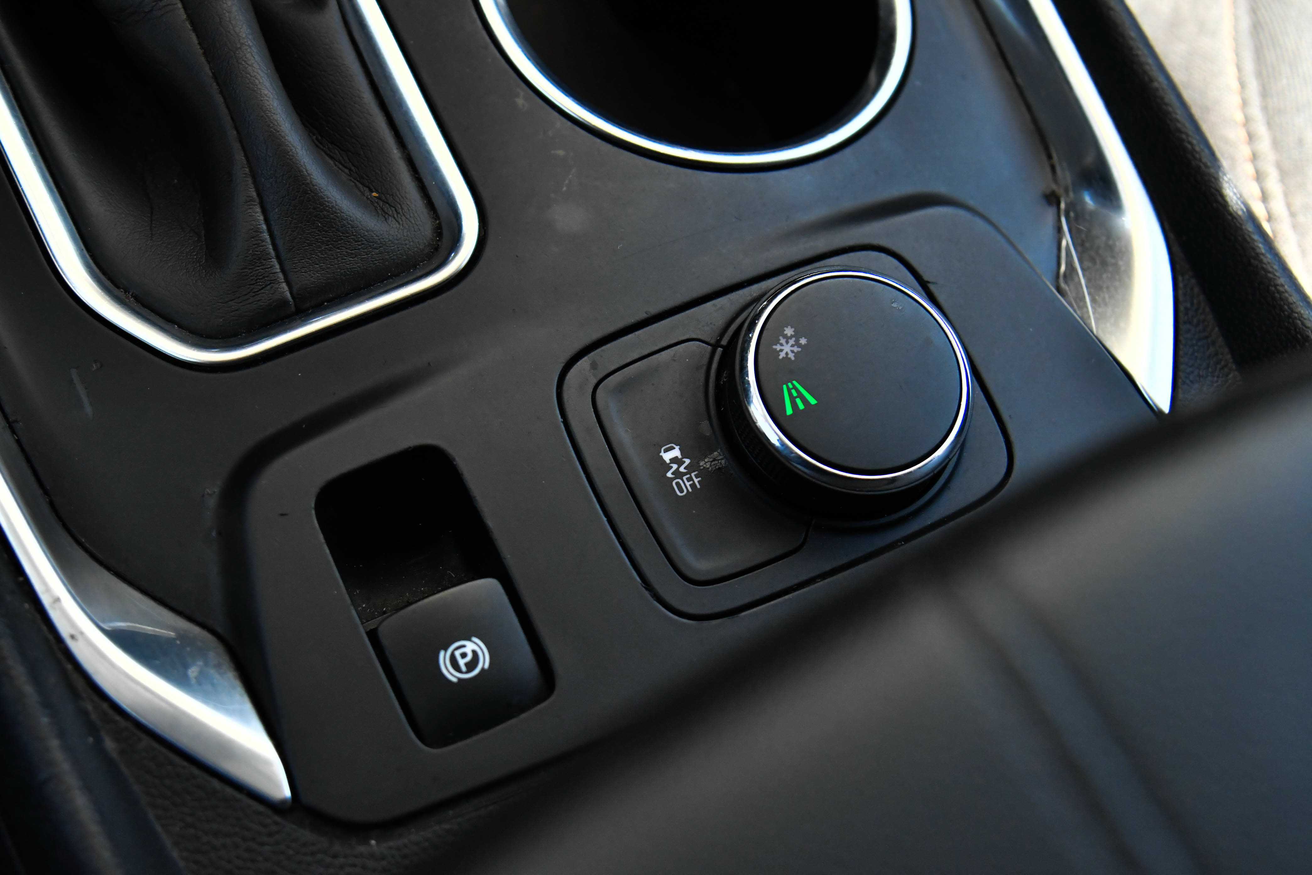 Used 2021 Chevrolet Traverse LS FWD image 24