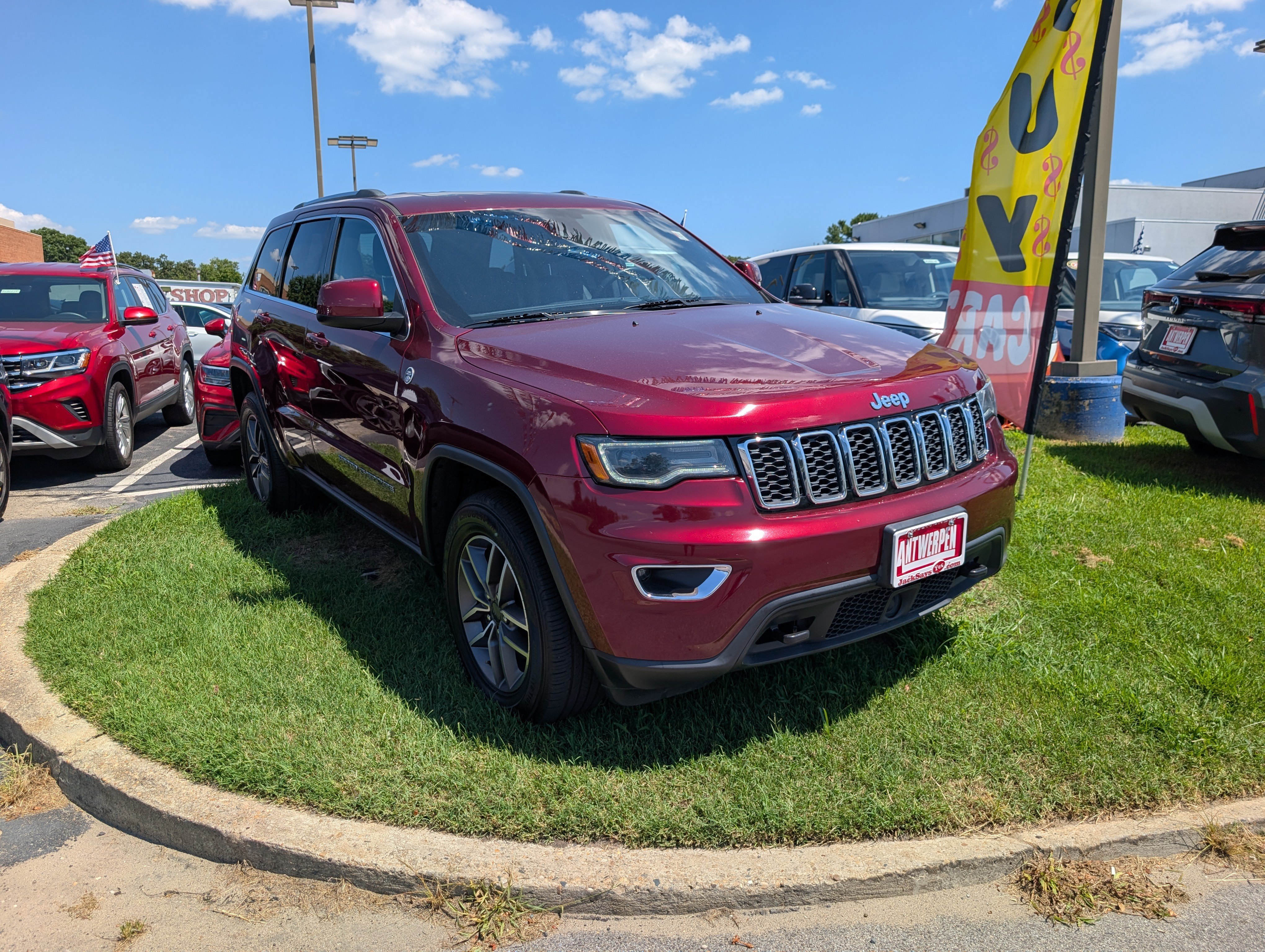 Used 2020 Jeep Grand Cherokee Laredo w/ Quick Order Package 2BN North AWD/4WD image 4