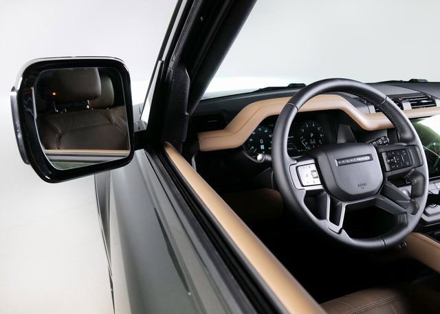 New 2026 Land Rover Defender 130 X-Dynamic SE image 25