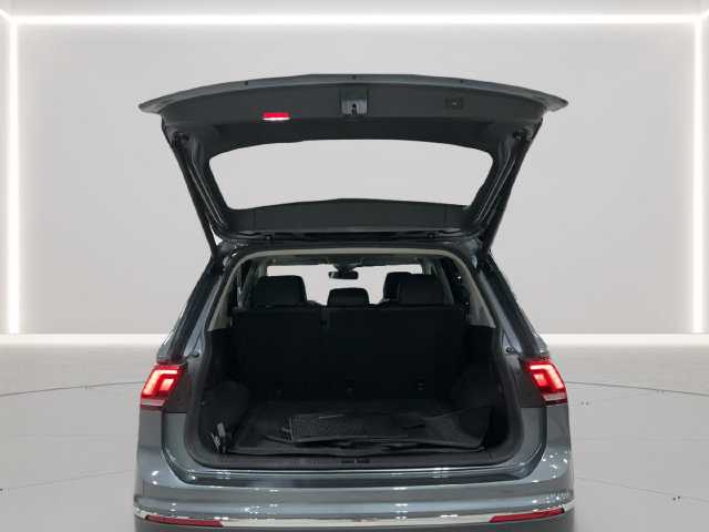 Used 2024 Volkswagen Tiguan SE w/ Panoramic Sunroof Package AWD/4WD image 23