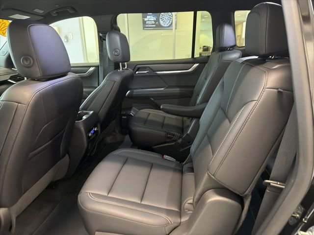 Used 2025 GMC Acadia Elevation w/ Elevation Premium Package AWD/4WD image 18