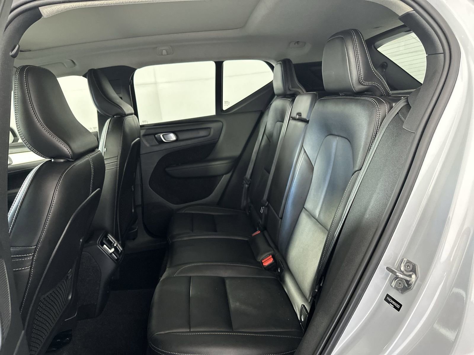 Used 2021 Volvo XC40 T4 Momentum w/ Protection Package Premier image 27