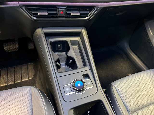 Used 2025 Volkswagen Tiguan SE FWD image 27