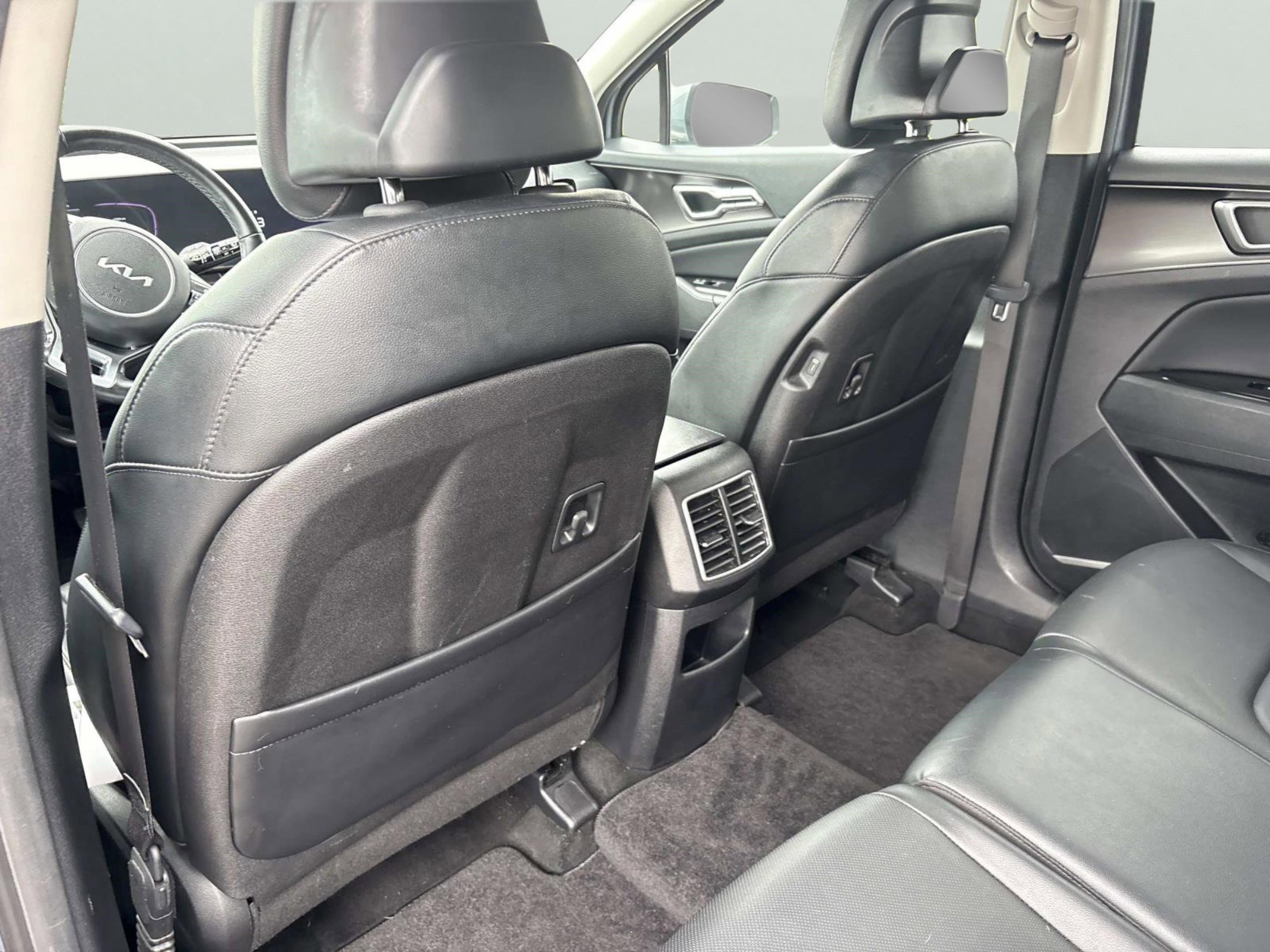 Used 2023 Kia Sportage EX image 16