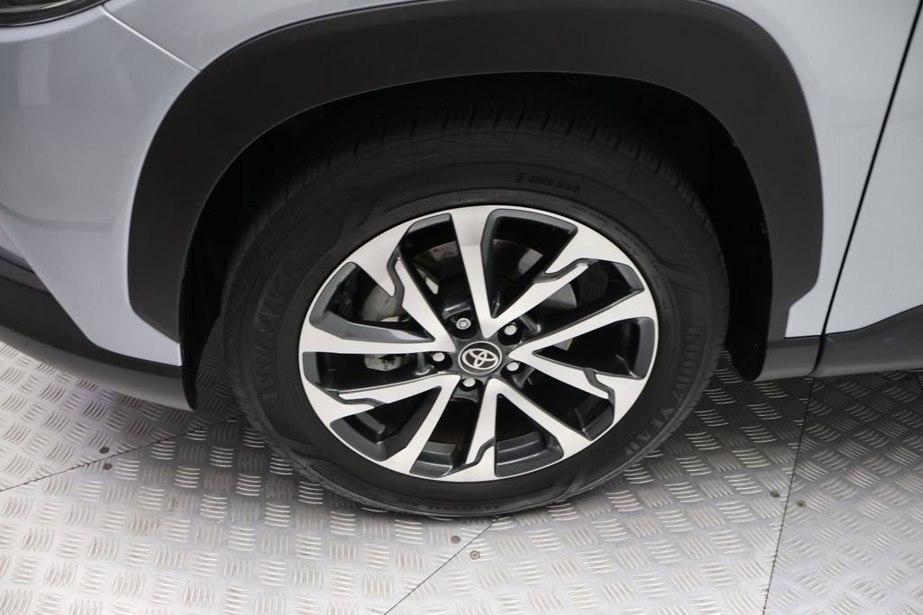 Used 2023 Toyota Corolla Cross XLE w/ Convenience Package FWD image 4