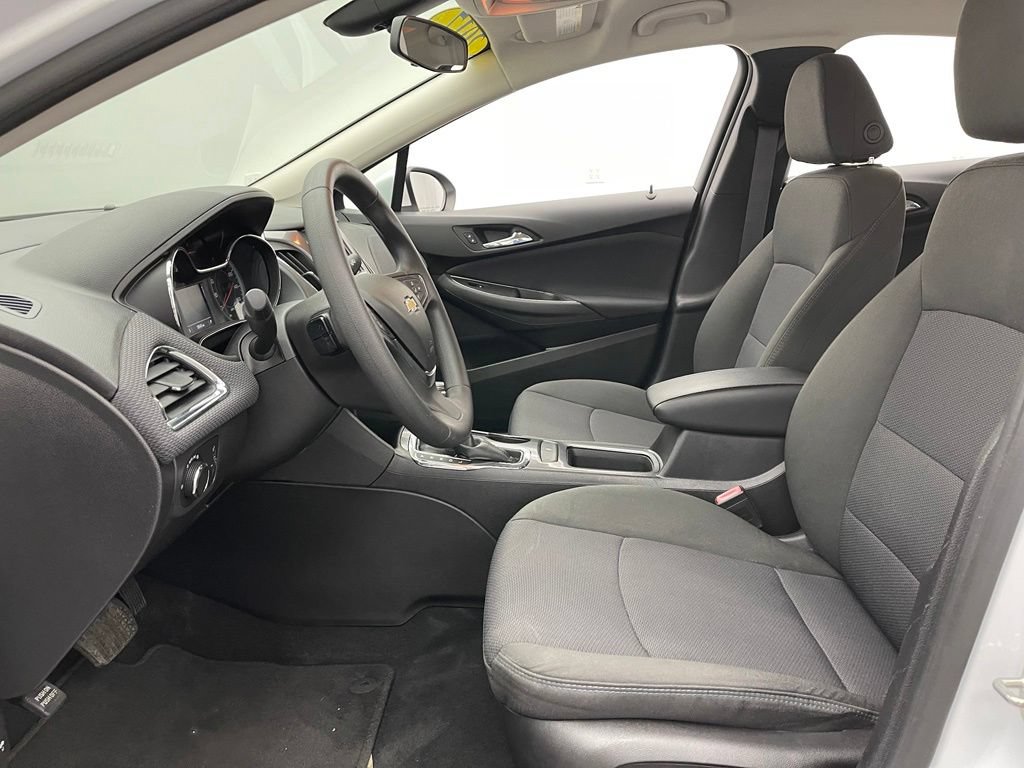 Used 2017 Chevrolet Cruze LT w/ Convenience Package FWD image 16