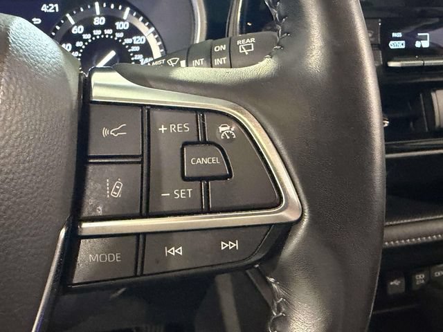 Used 2021 Toyota Highlander XLE AWD/4WD image 39