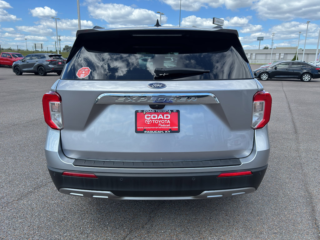 Used 2021 Ford Explorer XLT w/ Equipment Group 202A image 4