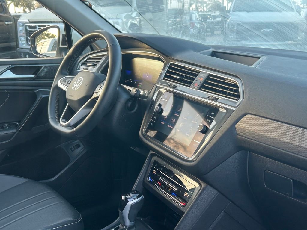 Used 2024 Volkswagen Tiguan SE image 19