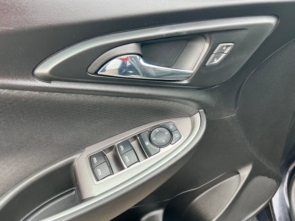 Used 2022 Chevrolet Malibu LT image 16