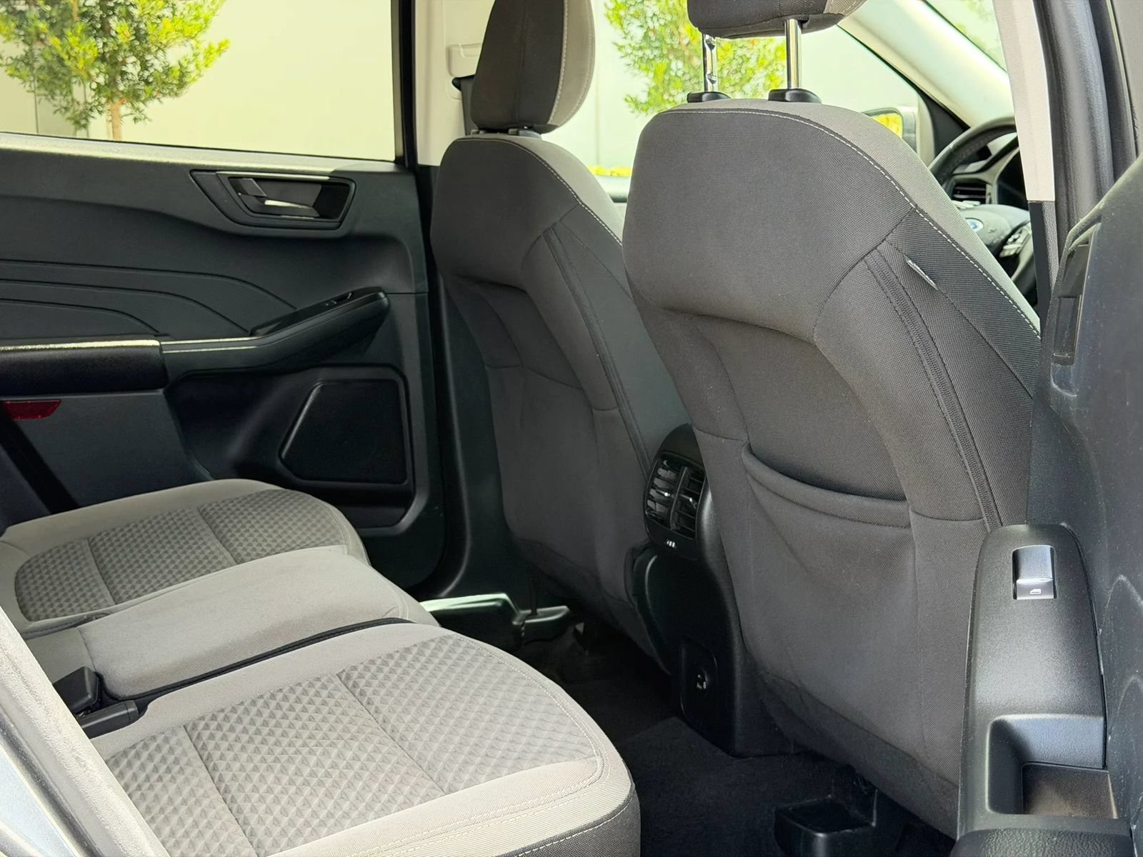 Used 2022 Ford Escape SE w/ Convenience Package FWD image 18