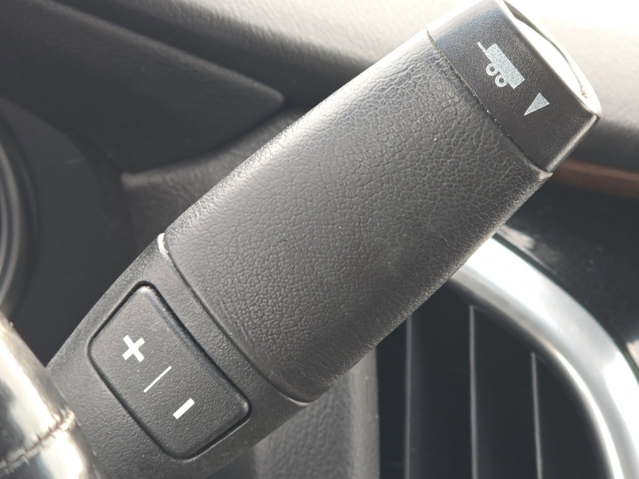 Used 2019 Cadillac Escalade Premium Luxury image 35