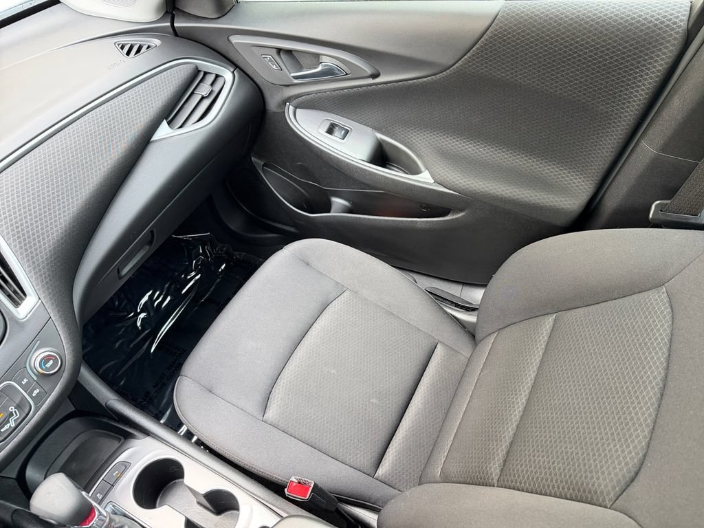 Used 2025 Chevrolet Malibu RS FWD image 17