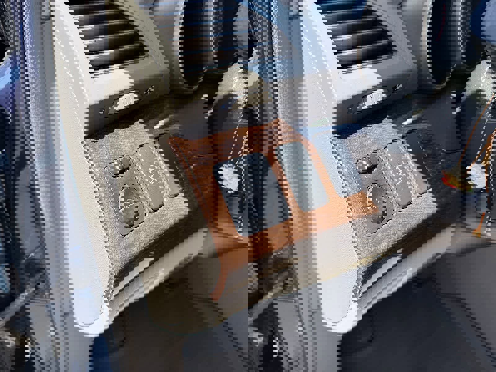 Used 2012 Acura MDX w/ Technology & Entertainment image 13