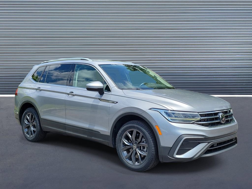 Used 2023 Volkswagen Tiguan SE FWD image 2