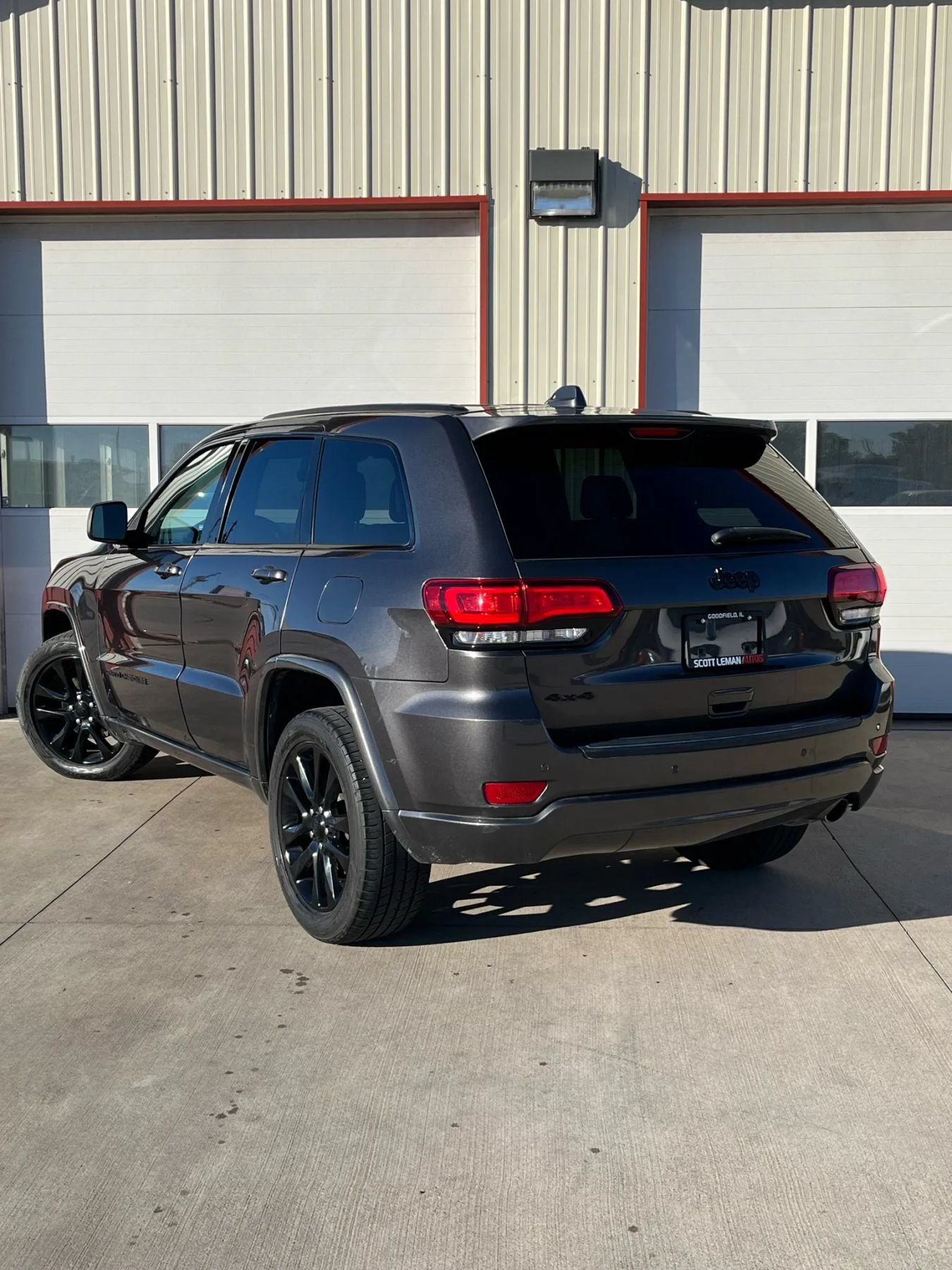Used 2018 Jeep Grand Cherokee Altitude AWD/4WD image 21