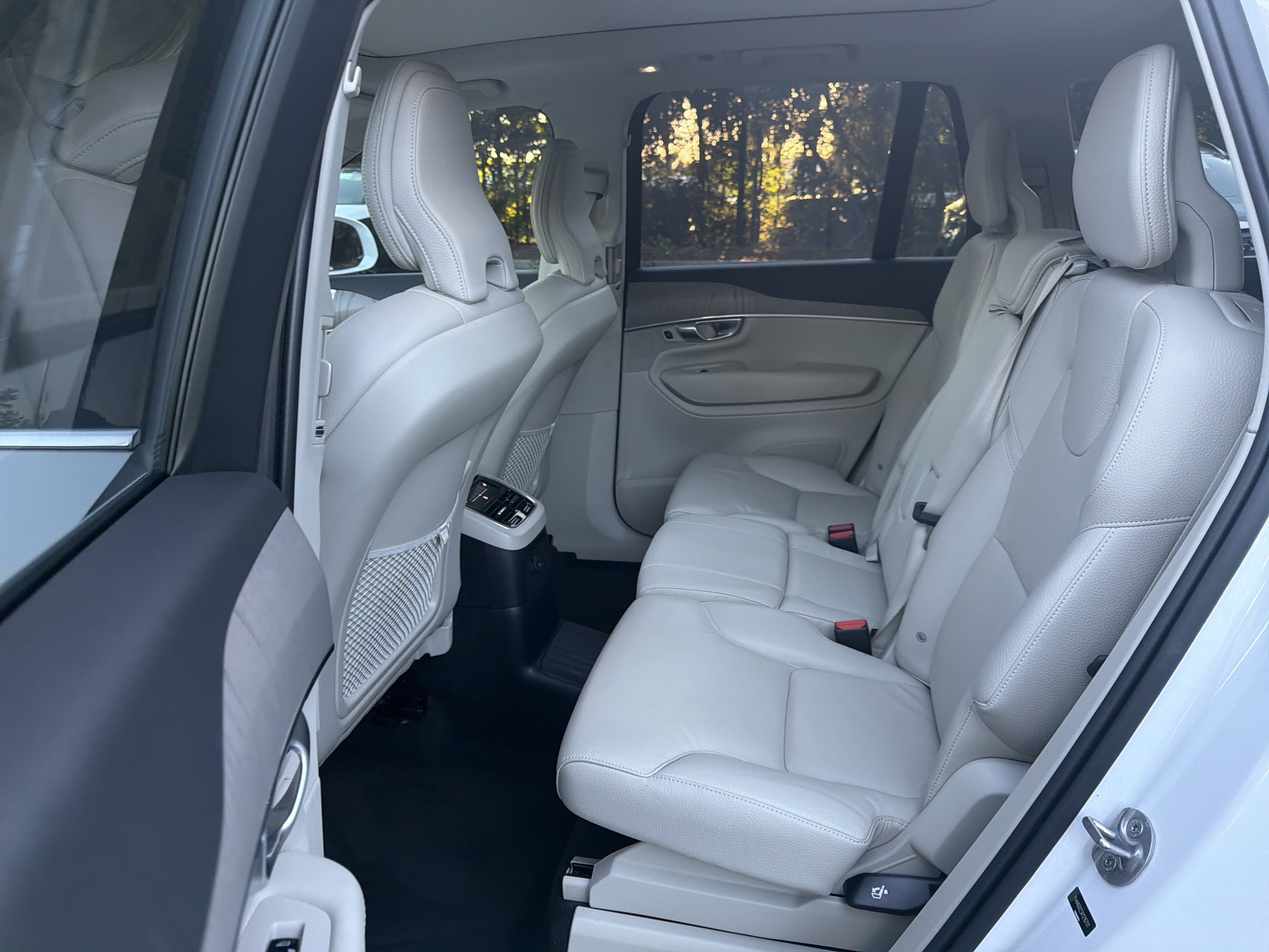 Certified 2024 Volvo XC90 T8 Plus w/ Protection Package Premier AWD/4WD image 32