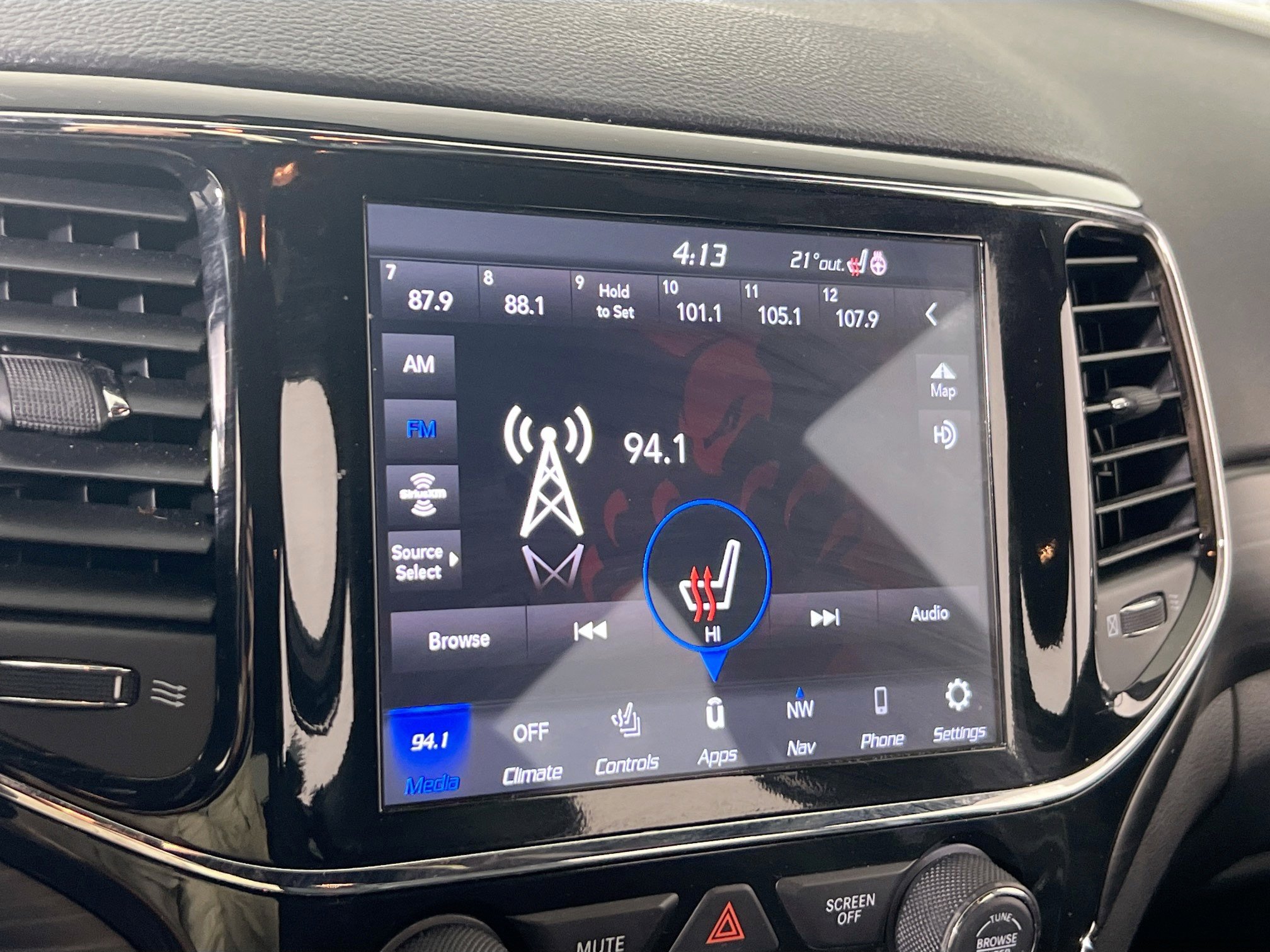 Used 2021 Jeep Grand Cherokee Laredo X image 15