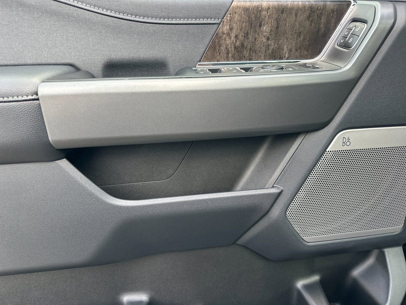 New 2026 Ford F350 Lariat w/ Black Appearance Package image 11